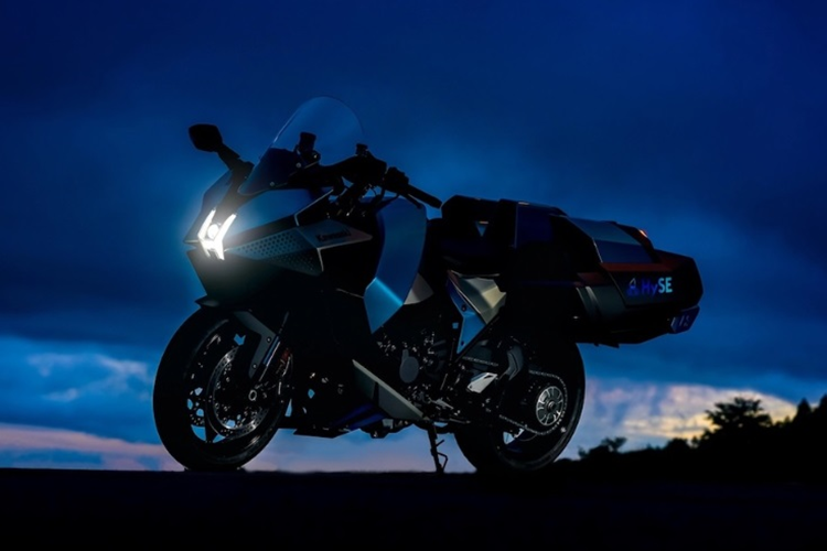 Dù chiếc mô tô hiện tại mới chỉ là nguyên mẫu, nhưng từ nay đến năm 2030, có thể chiếc xe chạy bằng nhiên liệu hydro của Kawasaki sẽ được đưa vào dây chuyền sản xuất.