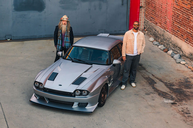 Xe được bán tại Mỹ, Anh, châu Âu, châu Á và Trung Đông. Tại Anh, xe có giá khởi điểm là 225.000 bảng (khoảng 285.000 USD - khoảng 6,76 tỷ đồng) chưa bao gồm thuế.