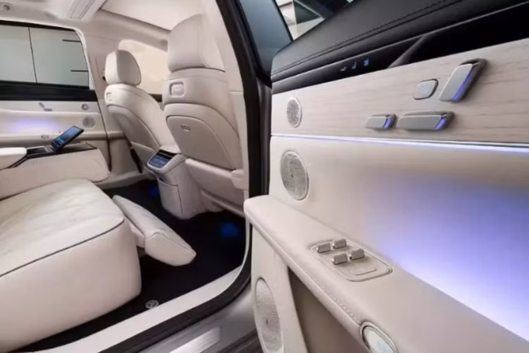 Là “con cưng” của “ông lớn công nghệ Huawei” nên không có gì quá ngạc nhiên khi mẫu xe sedan điện Stelato S9 2024 được trang bị hệ điều hành Huawei HarmonyOS độc quyền, cao cấp, cùng hệ thống âm thanh Huawei thiết kế rất kỳ công.