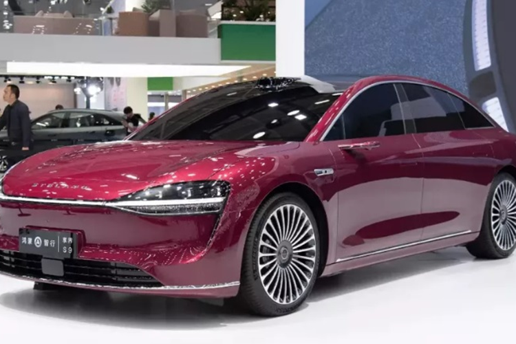 Đi kèm với đó là bộ mâm xe có kích thước khá lớn, lên tới 21 inch. Giống Luxeed S7, Stelato S9 cũng sẽ có hệ thống đèn pha xPixel cao cấp của Huawei, các cảm biến lidar để hỗ trợ hệ thống tự lái, màn hình điều khiển trung tâm cỡ lớn tích hợp hệ điều hành HarmonyOS 4.