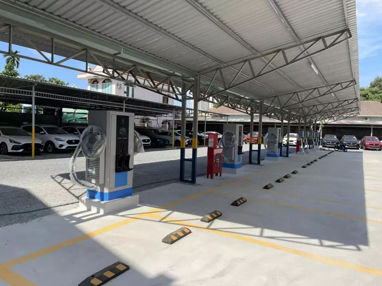 Thue oto dien VinFast choi Tet co gi hay, gia ca bao nhieu?-Hinh-2