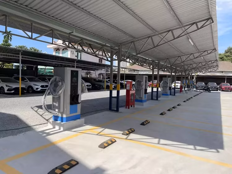 Thue oto dien VinFast choi Tet co gi hay, gia ca bao nhieu?-Hinh-2