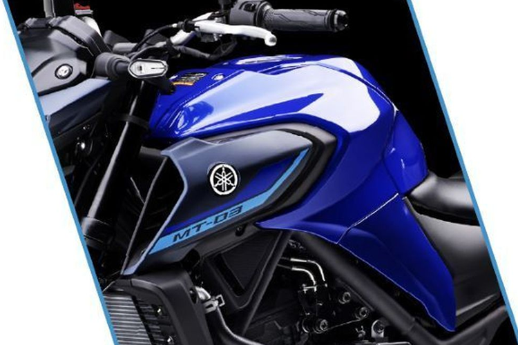 Yamaha MT-03 2024 vẫn sử dụng phanh đĩa kèm hệ thống chống bó cứng phanh ABS cho cả bánh trước và sau. Mâm xe được sơn đen càng làm tăng thêm vẻ hầm hố cho chiếc naked-bike này.
