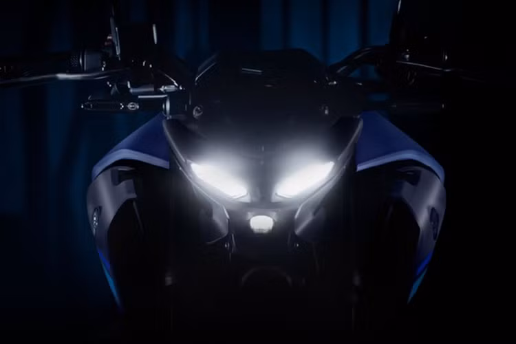 Yamaha MT-03 2024 được trang bị hệ thống đèn trước full LED với thiết kế Twin-Eyes và công nghệ Mono Focus LED, giúp chiếu sáng và rõ ở mọi khoảng cách lái xe. Giảm xóc trước hành trình ngược, trong khi phía sau là cánh tay đòn đơn có thể tùy chỉnh đa cấp độ.
