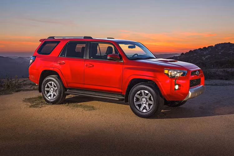 Nằm bên trong thân vỏ của Toyota 4Runner 2025 dự kiến sẽ là khung gầm TNGA-F của hãng Toyota, dùng chung với những người anh em cùng thương hiệu như Tacoma, Sequoia và Land Cruiser Prado.