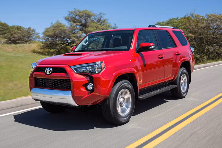 Ví dụ, Toyota Land Cruiser Prado 2024 tại Mỹ chỉ có nội thất 5 chỗ ngồi. Trong khi đó, Toyota 4Runner 2025 được dự đoán sẽ sở hữu nội thất 7 chỗ.