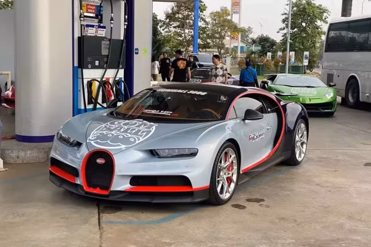 Ngoài ra, đại gia Thái Lan khá trẻ tuổi sẽ mang Porsche Carrera GT tham dự, cùng Lamborghini Murcielago SV.