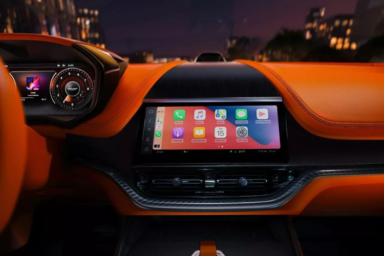 Theo Carscoops, những người mua những chiếc siêu SUV Aston Martin DBX707 2025 hiệu suất cao này có đặt nhiều kỳ vọng về mặt công nghệ, đó là lý do Aston Martin tập trung nâng cấp nội thất của DBX707.