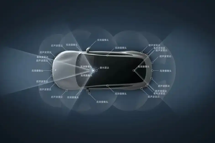 Mặc dù chính thức là một chiếc SUV, nhưng kiểu dáng của chiếc xe này rất thấp, và nhiều người đã chỉ ra rằng chiếc xe có hình dạng và hình bóng tương tự như Ferrari Purosangue. Tuy nhiên, cũng dễ thấy rằng một số yếu tố thiết kế của SU7 được chuyển sang chiếc xe mới, chẳng hạn như đèn pha, đèn hậu, cửa không khung và tay nắm cửa bán ẩn.