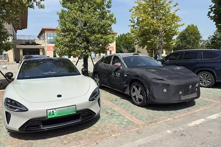 Truyền thông Trung Quốc gần đây đã đưa tin mẫu xe thứ hai của Xiaomi, một chiếc SUV, hiện có tên mã là Xiaomi MX11 hoàn toàn mới, sẽ ra mắt vào quý đầu tiên của năm 2025. Người ta cũng biết rằng phiên bản sản xuất của Xiaomi SU7 Ultra 2025 mới sẽ chính thức ra mắt vào tháng 3/2025.