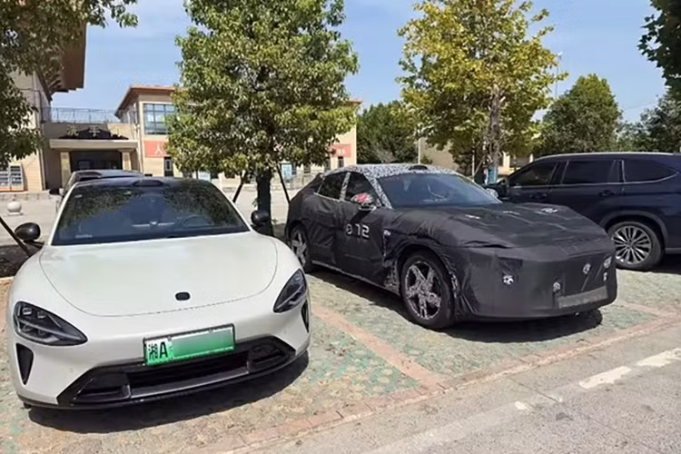 Truyền thông Trung Quốc gần đây đã đưa tin mẫu xe thứ hai của Xiaomi, một chiếc SUV, hiện có tên mã là Xiaomi MX11 hoàn toàn mới, sẽ ra mắt vào quý đầu tiên của năm 2025. Người ta cũng biết rằng phiên bản sản xuất của Xiaomi SU7 Ultra 2025 mới sẽ chính thức ra mắt vào tháng 3/2025.