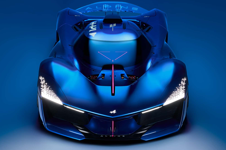 Phiên bản siêu xe hypercar Alpine Alpenglow Hy4 sẽ được cấu hình hai chỗ ngồi thay vì một chỗ ngồi như phiên bản Concept. Phiên bản này sẽ ra mắt tại Spa 6 Hours vào cuối tuần này và mẫu xe này sẽ được chạy thử trên đường đua này.