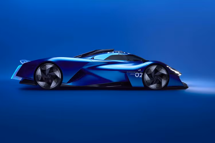 Phiên bản Hy4 có khả năng tạo ra công suất 335 mã lực từ động cơ 4 xi-lanh tăng áp, dung tích 2.0 lít nhưng Alpine cho biết mẫu xe này sẽ được nâng cấp lên động cơ V6 và sẽ được cung cấp nhiên liệu bởi hydro khi phiên bản thứ hai của nguyên mẫu được tiết lộ vào cuối năm nay.