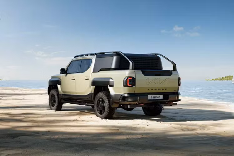 Mức giá xe Kia Tasman 2025 sẽ công bố sau khi ra mắt toàn cầu tại Triển lãm Ô tô Quốc tế Jeddah ở Saudi Arabia và chính thức có mặt tại các thị trường Hàn Quốc, tiếp theo là Úc, Châu Phi và Trung Đông vào năm 2025.