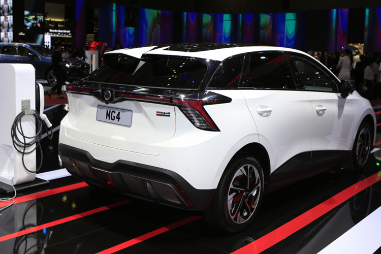 Nếu bán ở Việt Nam, nhiều khả năng, MG4 có thể sẽ được nhập từ Thái Lan giống MG5 và ZS. Tại xứ sở chùa vàng, giá xe MG4 EV sẽ bán ra từ từ 869.000 baht (hơn 606 triệu đồng).