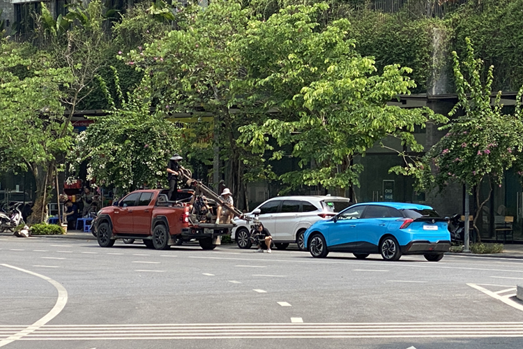 Vào tháng 10/2022, mẫu xe này từng xuất hiện tại Triển lãm Ô tô Việt Nam. Khi đó, xe được đưa về dưới dạng trưng bày để thăm dò thị trường. Theo hình ảnh được chia sẻ có thể thấy chiếc MG4 EV 2024 tại Việt Nam này nổi bật với ngoại thất màu xanh dương.