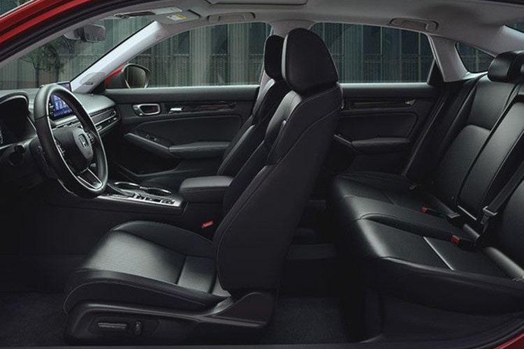 Ở lần nâng cấp này, hãng xe Nhật Bản đã bổ sung thêm hệ truyền động hybrid cho “xế cưng” của mình. Đây cũng được xem là trang bị đáng giá nhất bên cạnh việc tinh chỉnh ngoại thất xe.