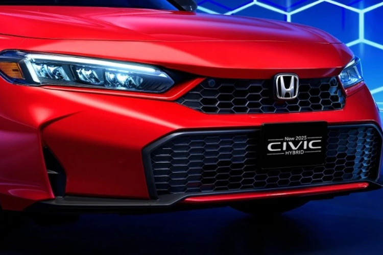 Cụ thể Civic 2024 có phần đầu mới giống y hệt như Civic RS hatchback cũng vừa được hé lộ tại Nhật Bản. Tuy nhiên xe có thêm mâm 7 cây phay kim cương 2 tông màu đẹp mắt và có vẻ như là đèn hậu màu khói.