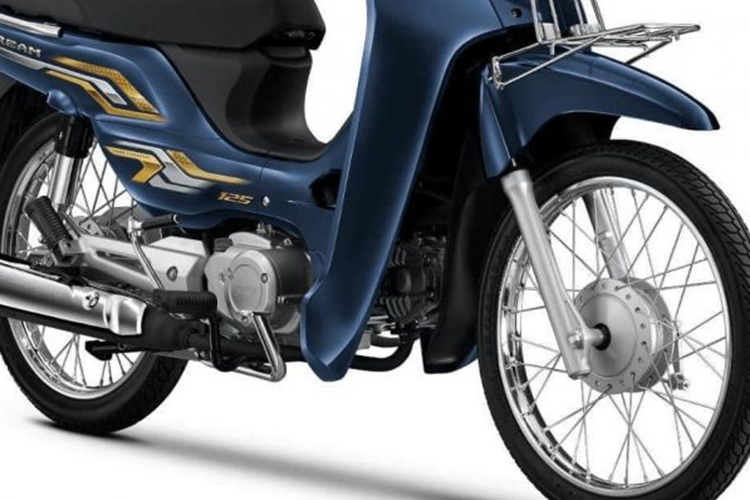 Cung cấp sức mạnh cho Honda Dream 125 2025 là động cơ xi-lanh đơn, 4 kì, dung tích thực 124cc. Động cơ này đã được tích hợp hệ thống phun xăng điện tử (Fi), kết hợp hộp số 4 cấp. Ngoài cần đạp, mẫu xe số này được trang bị nút đề khởi động.