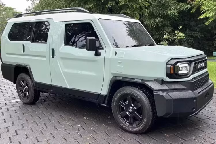 Công ty chịu trách nhiệm biến Toyota Hilux Rangga thành SUV 7 chỗ là New Armada, đặt trụ sở tại Indonesia. Đây cũng là công ty chuyên sản xuất thân vỏ cho xe buýt. Bên ngoài, mẫu xe này được thiết kế theo phong cách vuông vức và góc cạnh với những chi tiết dập nổi.