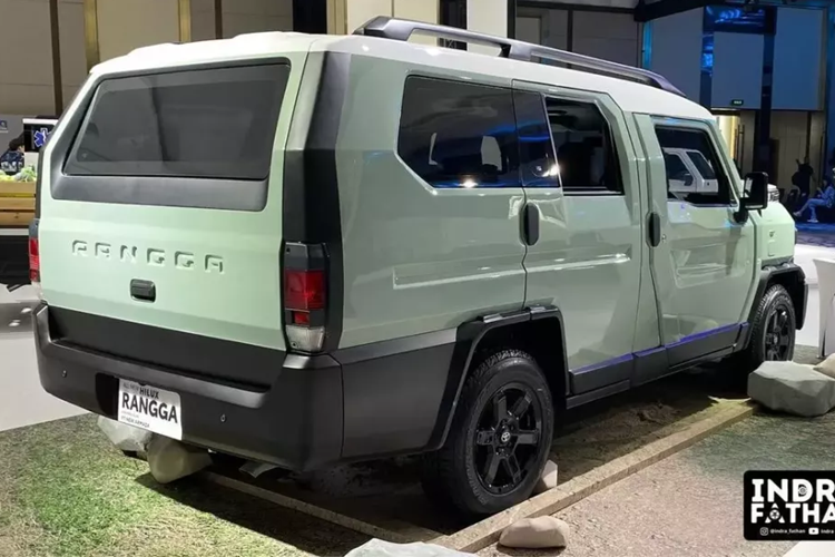 Như vậy, so với đàn anh Toyota Fortuner có giá khởi điểm từ 573,7 triệu Rupiah, mẫu SUV 7 chỗ mới rẻ hơn đáng kể. Dự kiến, Toyota Hilux Rangga phiên bản SUV sẽ được bán ra thị trường Indonesia vào năm sau. Hiện chưa rõ sau Indonesia, hãng Toyota có bán mẫu xe này ở các thị trường khác hay không.