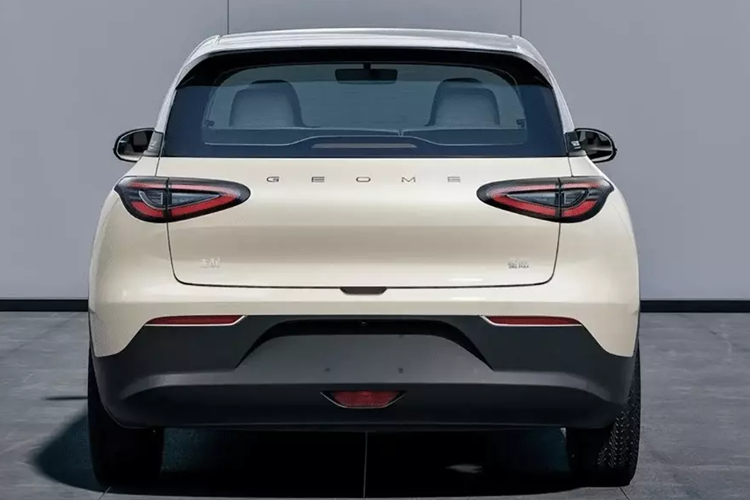 Ngoài ra, người tiêu dùng sẽ có thể lựa chọn từ chín kiểu vành xe, bao gồm nhiều kiểu thiết kế bốn chấu, năm chấu và sáu chấu. Trọng lượng không tải là 1.215 kg và 1.285 kg. Mặt trước sử dụng lưới tản nhiệt kín thường thấy ở xe điện và có đèn pha hình tam giác, giống đèn hậu. Radar và camera tùy chọn cũng sẽ có sẵn.