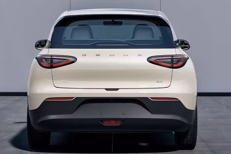 Ngoài ra, người tiêu dùng sẽ có thể lựa chọn từ chín kiểu vành xe, bao gồm nhiều kiểu thiết kế bốn chấu, năm chấu và sáu chấu. Trọng lượng không tải là 1.215 kg và 1.285 kg. Mặt trước sử dụng lưới tản nhiệt kín thường thấy ở xe điện và có đèn pha hình tam giác, giống đèn hậu. Radar và camera tùy chọn cũng sẽ có sẵn.