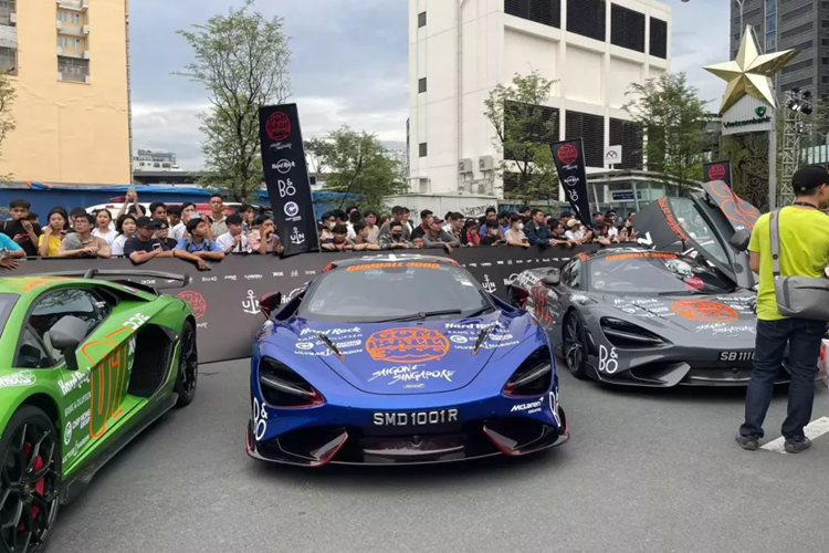 Amanda Toh Steckler cho biết vào năm ngoái, cũng chạy 1 chiếc siêu xe McLaren từ Scoltand đến Anh quốc trong hành trình kéo dài 9 ngày, vả năm nay, phú bà Singapore rất háo hứng trong hành trình Gumball 3000 2024 chạy từ Việt Nam sang Campuchia, Thái Lan, Malaysia, trước khi kết thúc tại Singapore.