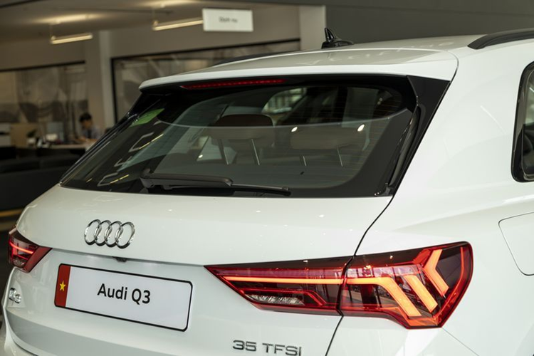 Mức giá xe Audi Q3 Advanced Black Edition 2024 được phân phối chính hãng tại Việt Nam với mức giá khởi điểm từ 1,89 tỷ đồng.