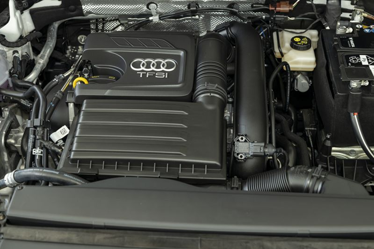 Cuối cùng là giao diện điện thoại thông minh Audi với một số ứng dụng trên điện thoại thông minh có thể được thao tác trực tiếp trên màn hình cảm ứng MMI.