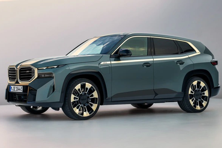 Dù có vẻ thua kém về tốc độ, mẫu xe SUV BMW XM 50e 2024 lại ghi điểm ở khả năng tiết kiệm nhiên liệu. Xe có phạm vi hoạt động thuần điện là 83 km và chỉ tiêu thụ trung bình 1,3 lít/100 km khi chạy kết hợp xăng - điện.
