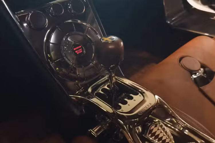 Khối động cơ V8 dung tích 5.1L được nâng cấp bộ turbo tăng áp lớn hơn của Jesko, tăng công suất từ mức 1.176 mã lực nguyên bản lên 1.298 mã lực và thậm chí có thể đạt tới mức 1.622 mã lực khi sử dụng xăng E85.