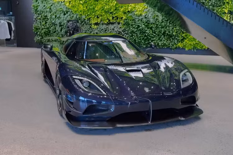 Đây là tác phẩm của bộ phận đặc biệt Koenigsegg Legends Division thiết kế dành cho ông Mohammed Ben Sulayem, chủ tịch Liên đoàn Ô tô Quốc tế (FIA) và cũng là một khách hàng “VIP” của các hãng siêu xe.