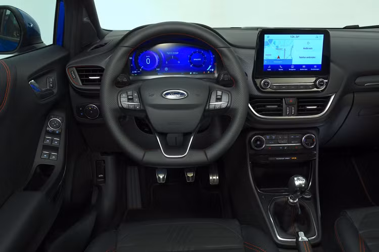 Theo đó, động cơ xăng 4 xi-lanh, dung tích 1.5L và hộp số sàn cũ đã bị loại bỏ. Xe chỉ còn lại hệ truyền động mild hybrid với máy xăng 3 xi-lanh, dung tích 1.0L, cho công suất tối đa 123 mã lực hoặc 153 mã lực, tùy phiên bản. Động cơ đi kèm với hộp số sàn hoặc hộp số tự động.