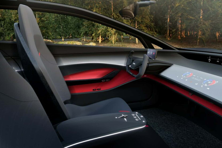 Italdesign đã chế tạo bảng điều khiển bằng vải làm từ đá cẩm thạch để giấu các nút điều khiển bên dưới tạo thiết kế liền mạch cho xe. Giao diện chính của xe nằm phía sau vô lăng với một đế cắm cho điện thoại thông minh, kết nối với xe thông qua một ứng dụng độc đáo.