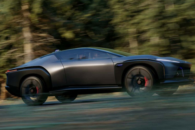 Nội thất của Italdesign Quintessenza hoàn toàn mới cũng được thiết kế với một ngăn đựng đồ và một tủ lạnh mini đủ lớn để chứa một chai rượu và hai chiếc ly thủy tinh. Theo bản Concept, phần mui sau của xe có thể được tháo bỏ, xoay hàng ghế sau và người dùng sẽ có một trải nghiệm “ngắm sao” khi có một không gian mở.