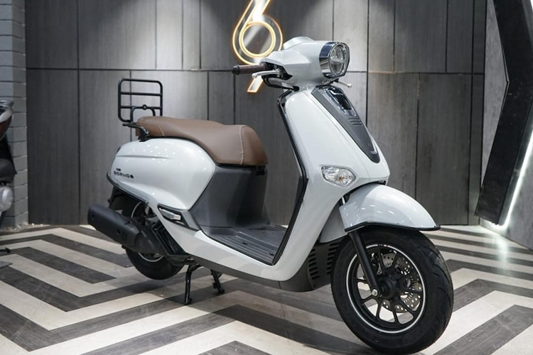 Cách đây không lâu, một mẫu xe máy khác của Honda là Wave 125i bán tại thị trường Thái Lan cũng được đăng ký bản quyền kiểu dáng. So với dòng Future đang được bán chính hãng, Wave 125i phiên bản mới nhất tại Thái Lan có nhiều nâng cấp về kiểu dáng cũng như bổ sung thêm hộc chứa đồ phía trước.