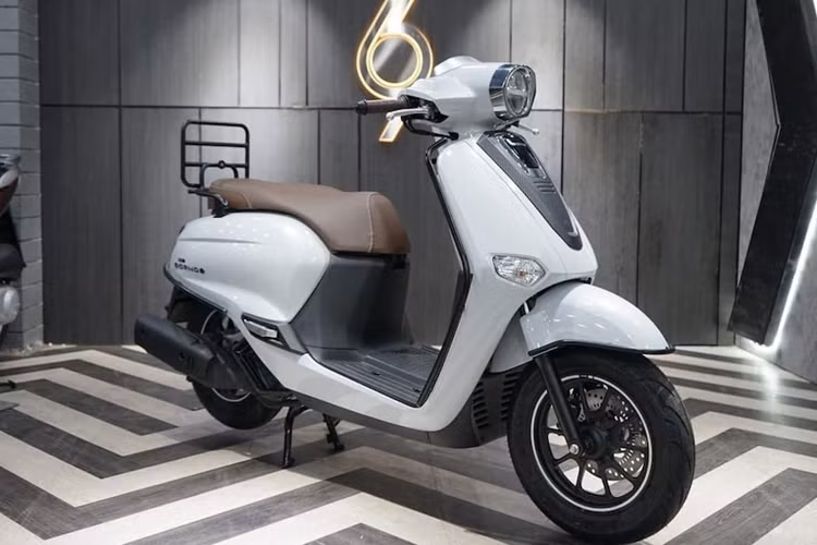 Cách đây không lâu, một mẫu xe máy khác của Honda là Wave 125i bán tại thị trường Thái Lan cũng được đăng ký bản quyền kiểu dáng. So với dòng Future đang được bán chính hãng, Wave 125i phiên bản mới nhất tại Thái Lan có nhiều nâng cấp về kiểu dáng cũng như bổ sung thêm hộc chứa đồ phía trước.