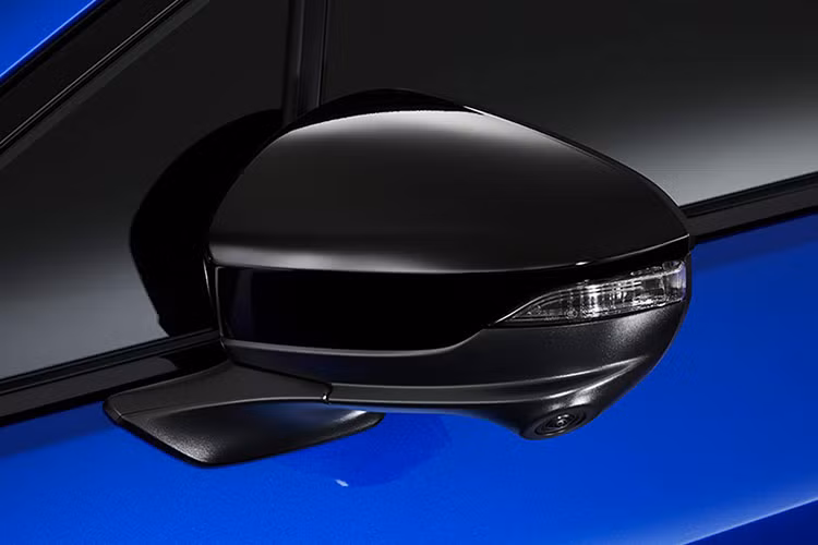 Ở WRX, chúng được kết hợp với bánh xe hợp kim màu đen và cánh gió sau lớn, cũng là trang bị tiêu chuẩn trên phiên bản STI Sport EX. Bảng màu cho cả WRX và Levorg là 8, bao gồm tùy chọn Galaxy Purple Pearl mới, mặc dù số lượng có hạn.