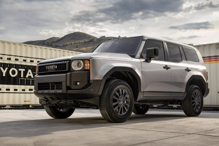 Tình trạng kênh giá Toyota Land Cruiser Prado 2024 cũng giống như “đàn anh” Land Cruiser LC300, dòng xe Toyota được khách hàng ưa chuộng nhưng thời gian chờ đợi lại khá lâu. Land Cruiser Prado 2024 bán tại Việt Nam có thể được nhập khẩu nguyên chiếc từ Nhật Bản.