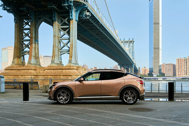 Mẫu xe mới này có giá khởi điểm ở mức từ 57.200 Đô bao gồm cả các chi phí và có tất cả các trang bị cơ bản giống như mẫu cơ sở, mặc dù động cơ điện đơn công suất 225 mã lực và mô-men xoắn 350 Nm đã được thay thế bằng một cặp động cơ công suất 314 mã lực và mô-men xoắn 605 Nm.