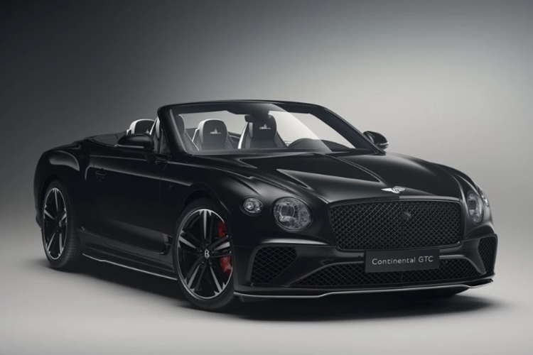 Ấn tượng nhất có thể kể đến chiếc Bentley Continental GTC S V8 Vietnam Skyline Edition, một bản Bespoke dành riêng cho các khách hàng Việt Nam của thương hiệu Anh Quốc.