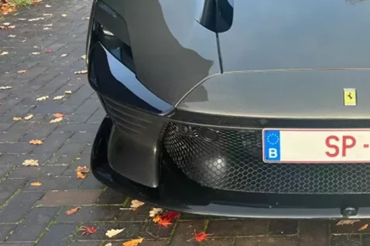 Hãng siêu xe Ferrari chỉ sản xuất giới hạn 599 chiếc Daytona SP3 trên toàn thế giới, trong đó, 499 khách hàng mua xe Ferrari Monza được đặt cách có vé mời đầu tiên và các nhà sưu tập này tất nhiên không thể từ chối, 100 suất còn lại dành cho các chủ nhân bộ sưu tập Ferrari nổi tiếng trên toàn cầu.