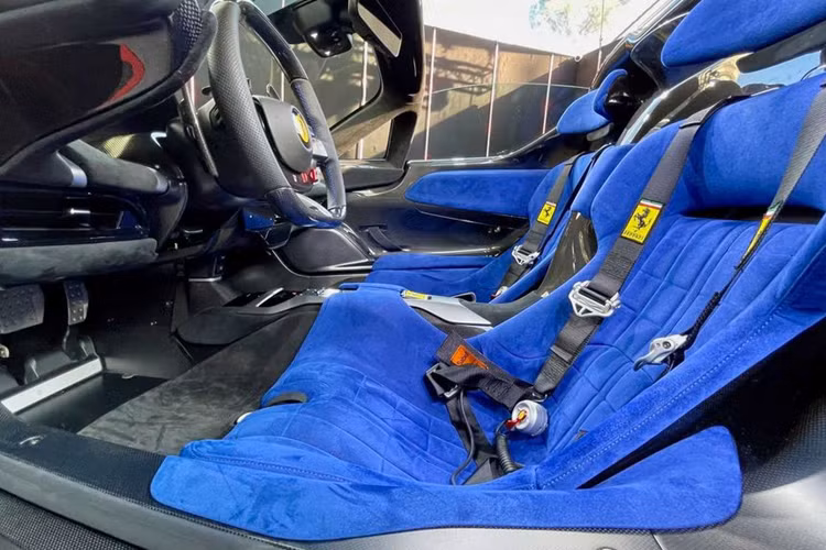 Thiết kế của Daytona SP3 do Flavio Manzoni và đội ngũ đảm nhận với nguồn cảm hứng lấy từ hình dạng tròn trịa của những chiếc P3/4, P330 hay 412P từng thống trị giải Daytona vào những năm 60.