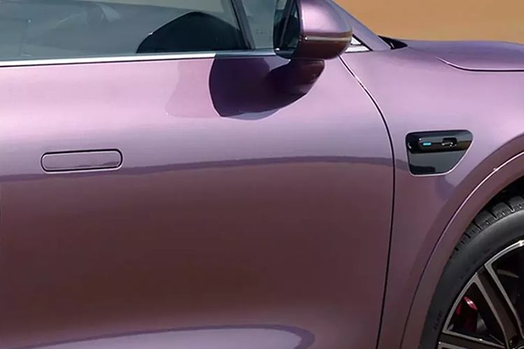 R7 được trang bị “Hệ thống mở rộng phạm vi im lặng thông minh Snow Owl” mới của Huawei. Người ta khẳng định rằng hệ thống này có thể mang lại độ bền cao hơn và mức tiêu thụ năng lượng thấp hơn.