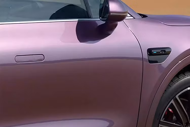 R7 được trang bị “Hệ thống mở rộng phạm vi im lặng thông minh Snow Owl” mới của Huawei. Người ta khẳng định rằng hệ thống này có thể mang lại độ bền cao hơn và mức tiêu thụ năng lượng thấp hơn.