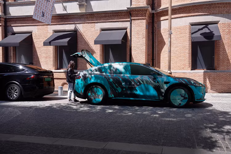 Các phiên bản Luxeed R7 EREV hoàn toàn mới không được trang bị Lidar sẽ sử dụng phiên bản dựa trên tầm nhìn của hệ thống ADS Huawei Qiankun 3.0, trong khi phiên bản Lidar sẽ sử dụng hệ thống Qiankun đầy đủ.