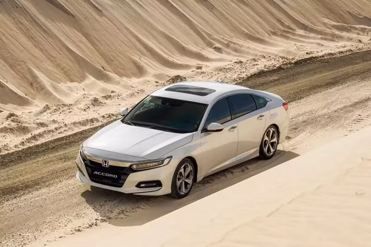 Trong tháng 7/2024, hãng Honda tiếp tục chạy chương trình khuyến mãi cho các mẫu xe của mình. Một trong những mẫu xe được nhận ưu đãi chính hãng trong, và Honda Accord đang giảm sâu nhất.