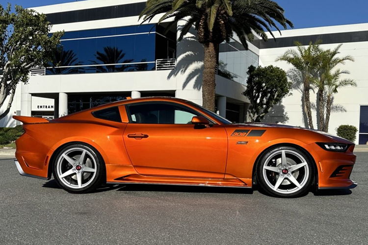 Những nâng cấp khác được lắp đặt cho khối động cơ 8 xi-lanh bao gồm bộ điều khiển ga Saleen Performance, máy bơm nước làm mát liên động thể tích lớn, bộ trao đổi nhiệt bên ngoài từ xa, bộ lọc không khí hiệu suất cao, hệ thống nạp Saleen và hệ thống xả hiệu suất.