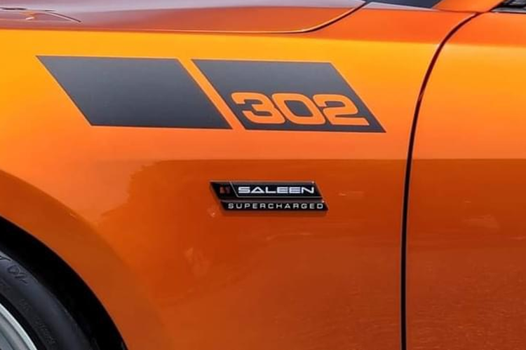 Tuy nhiên, Black Label tạo sự khác biệt với các mẫu xe khác khi được trang bị thêm thanh chống Racecraft và nâng cấp thêm hệ thống giảm xóc. Khách hàng còn có thể lựa chọn trang bị hệ thống phuộc nâng hạ và các chi tiết trong Hệ thống treo Racecraft R-Code, bao gồm Nẹp K-Member.